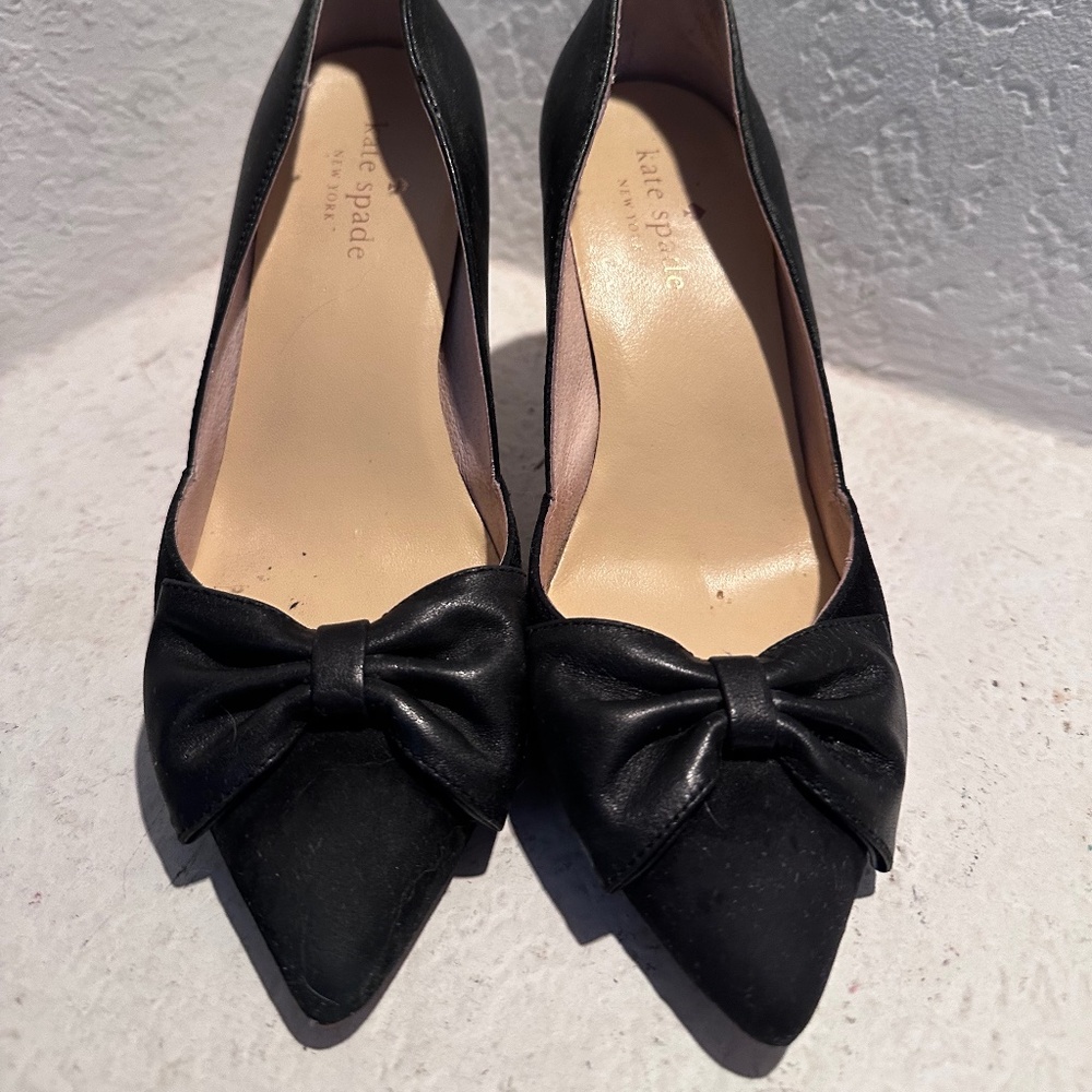 Pumps with bows